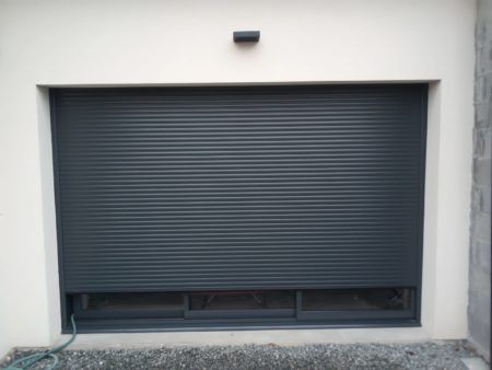 Grand volet roulant motorisé Bubendorff gris 7016