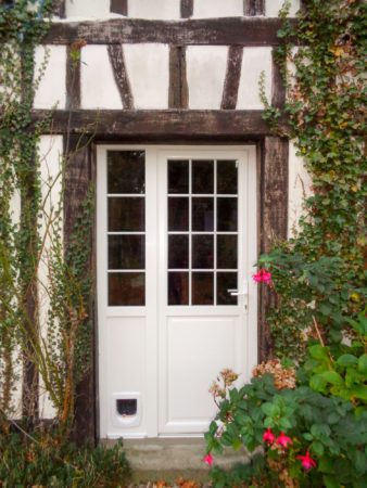 Porte blanche PVC avec semi-fixe