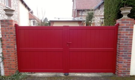 Beau portail rouge